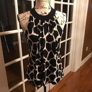Super cute top! Wear to work with jacket & after!